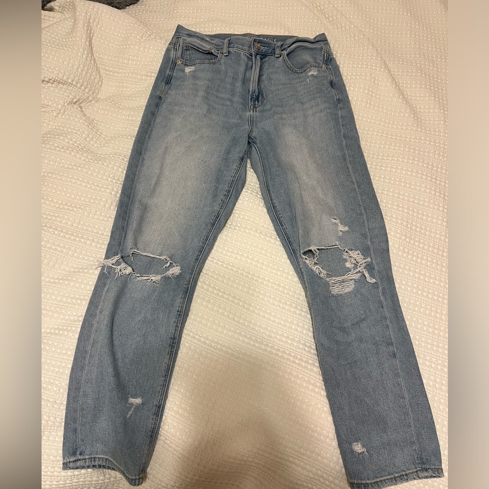American Eagle High Rise Distressed Mom Jeans |Size: 8
